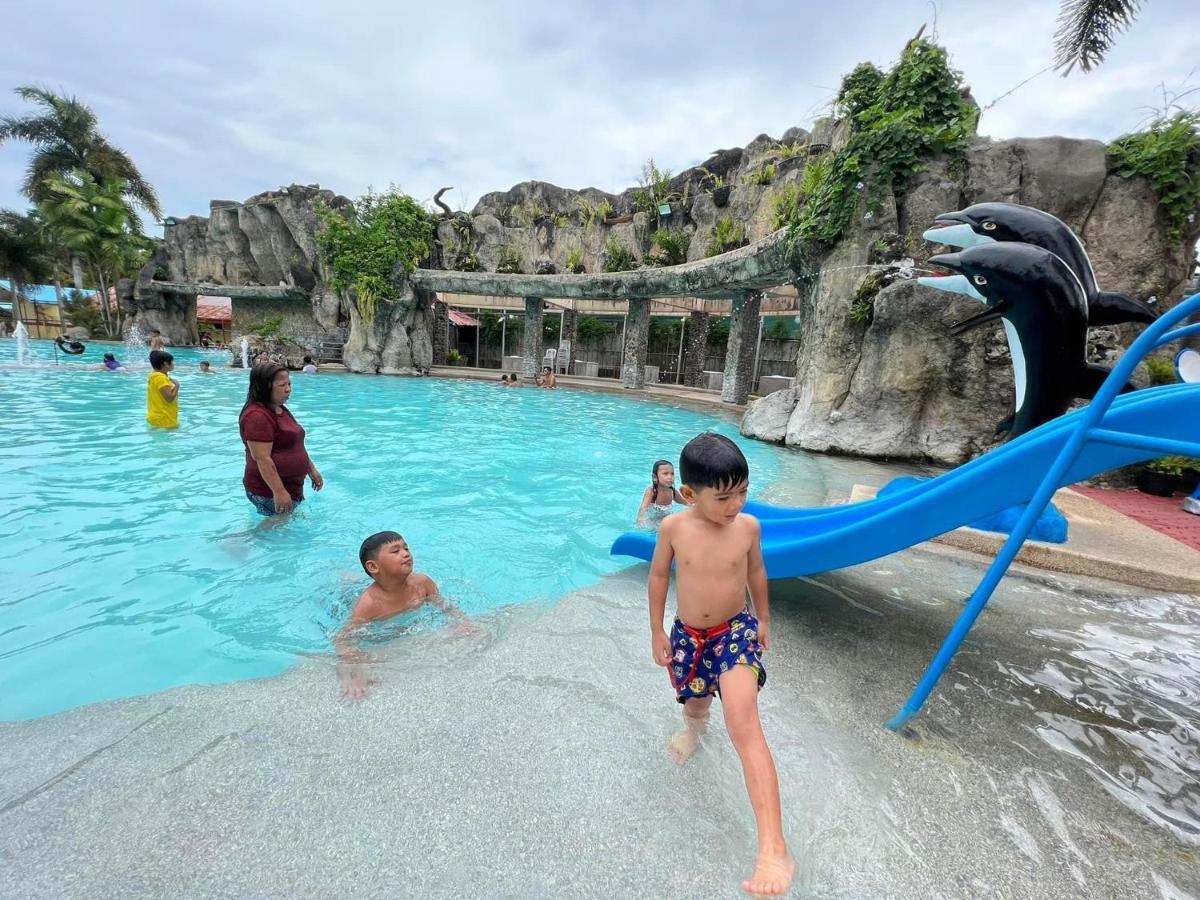 Beach Resorts Walking Distance To The Town House Davao City Екстериор снимка